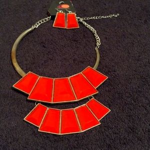 NWT Women's necklace with matching earrings